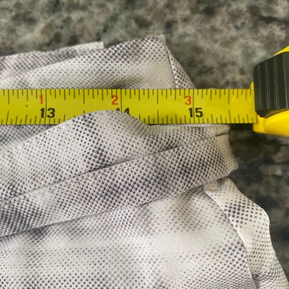 Nike golf shorts white and gray plaid - Picture 9 of 10